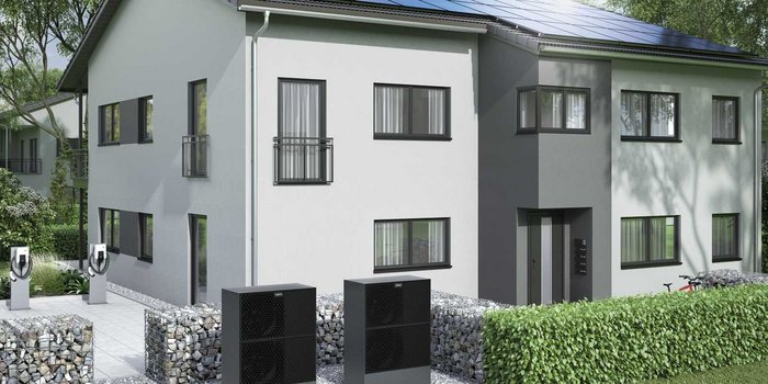 Ein Mehrfamilienhaus mit Wärmepumpen.